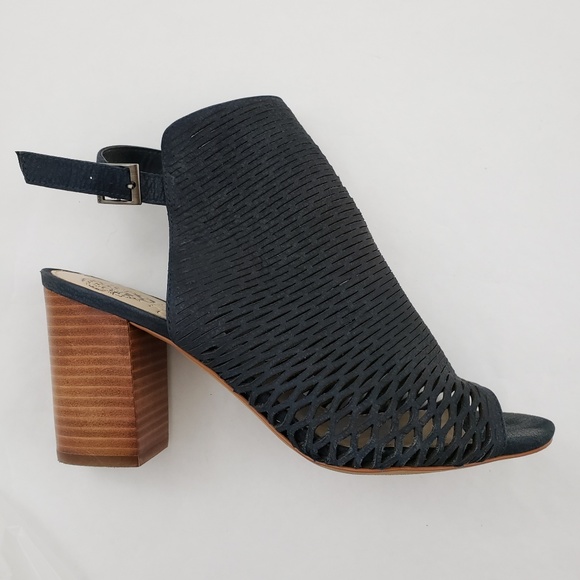 Vince Camuto Shoes - Vince Camuto Badesti Sandal